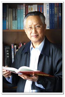 說明: 黃希庭教授工作照1
